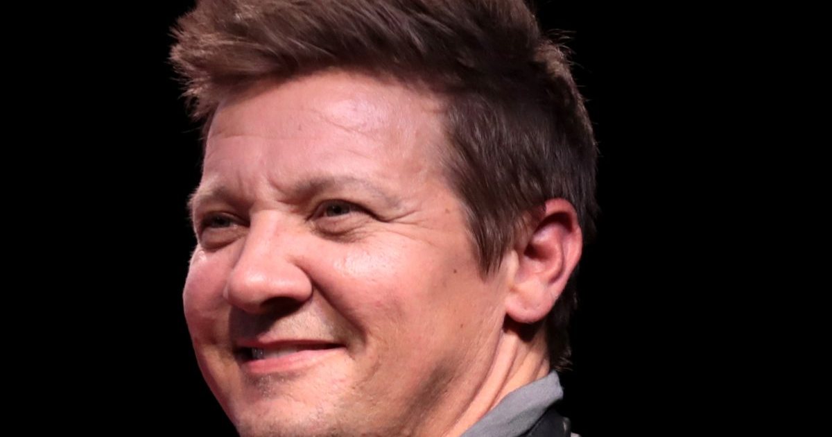 Jeremy Renner at Phoenix Fan Fusion in June 2023.