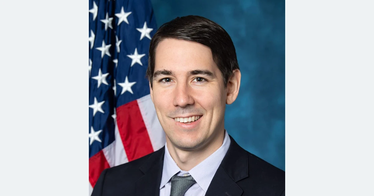 Josh Harder in his official U.S. House portrait from 2019