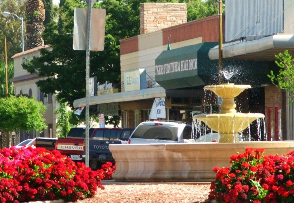 Fountain in a Patterson roundabout, photographed in 2006